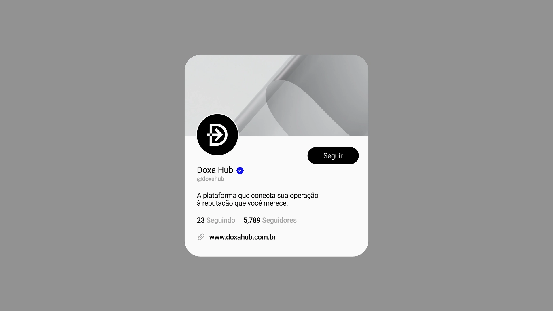 Perfil social de DoxaHub con avatar, biografía y enlace del sitio